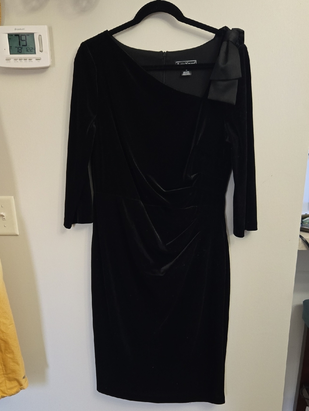 Jessica Howard Black Velvet One-Shoulder Bow Dress